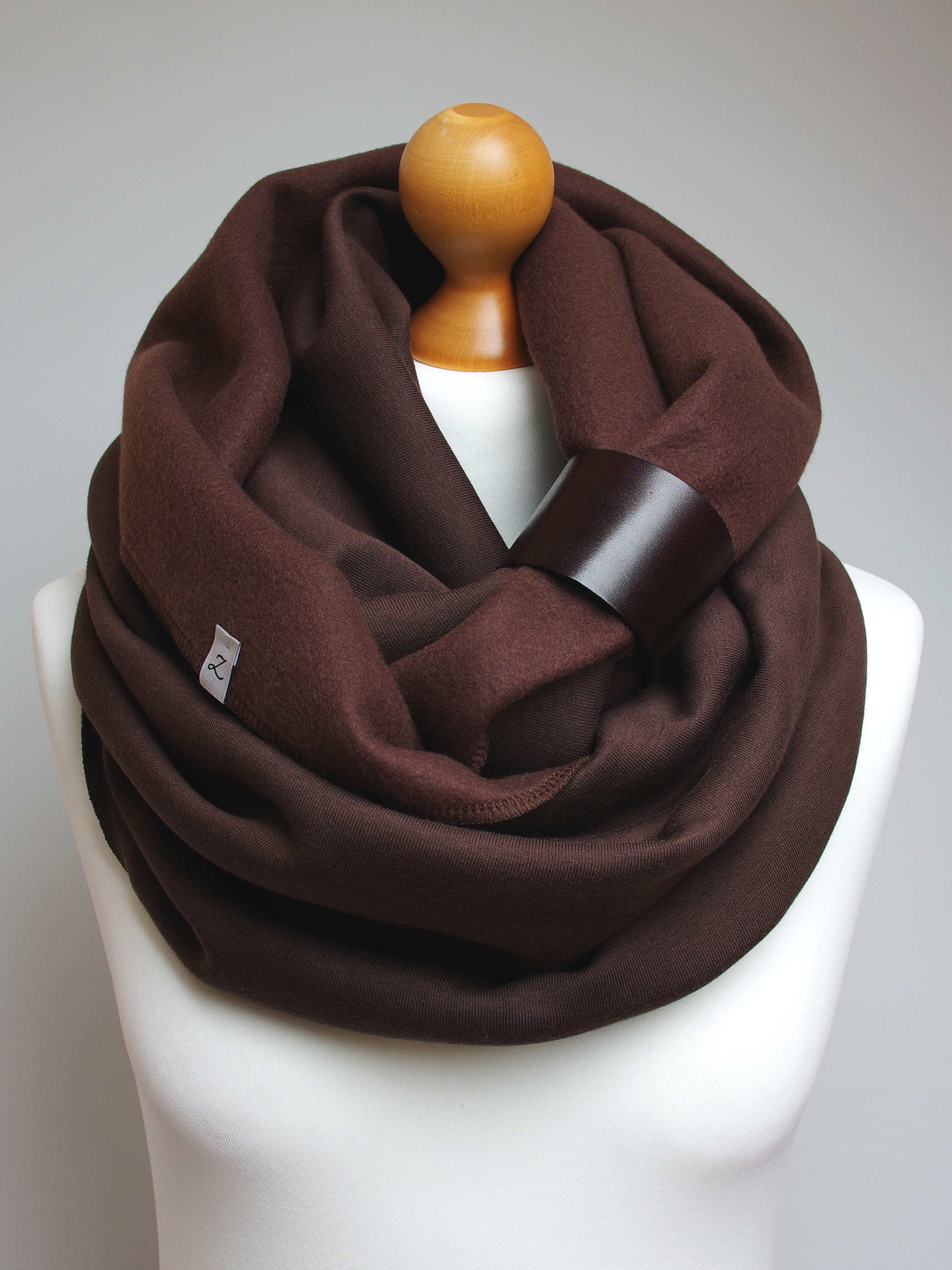 Zimowy ciepły komin damski - czekoladowy brąz z zapinką - Pracownia Rękodzieła Zolla zdjęcie 1