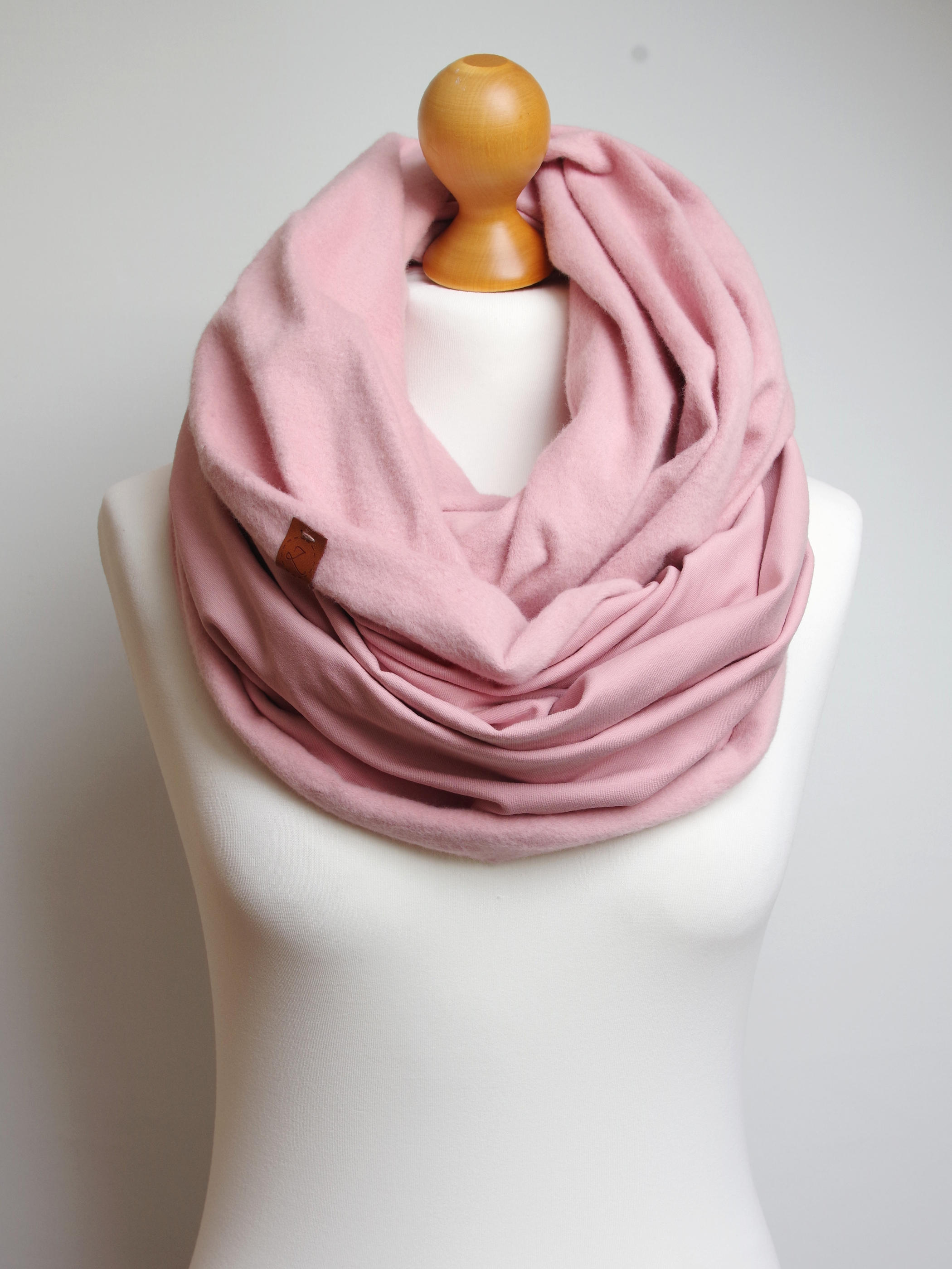 Ciepły zimowy komin damski - różowy - Pracownia Rękodzieła Zolla zdjęcie 2