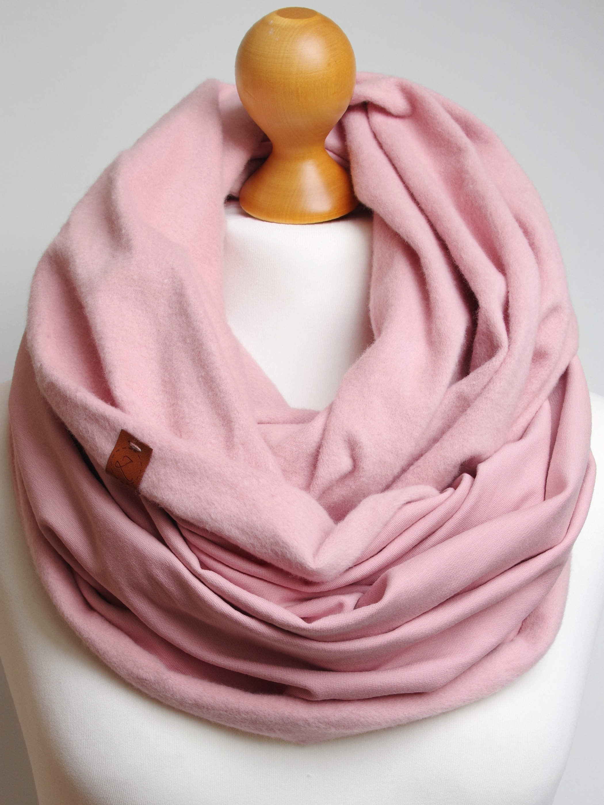 Ciepły zimowy komin damski - różowy - Pracownia Rękodzieła Zolla zdjęcie 1