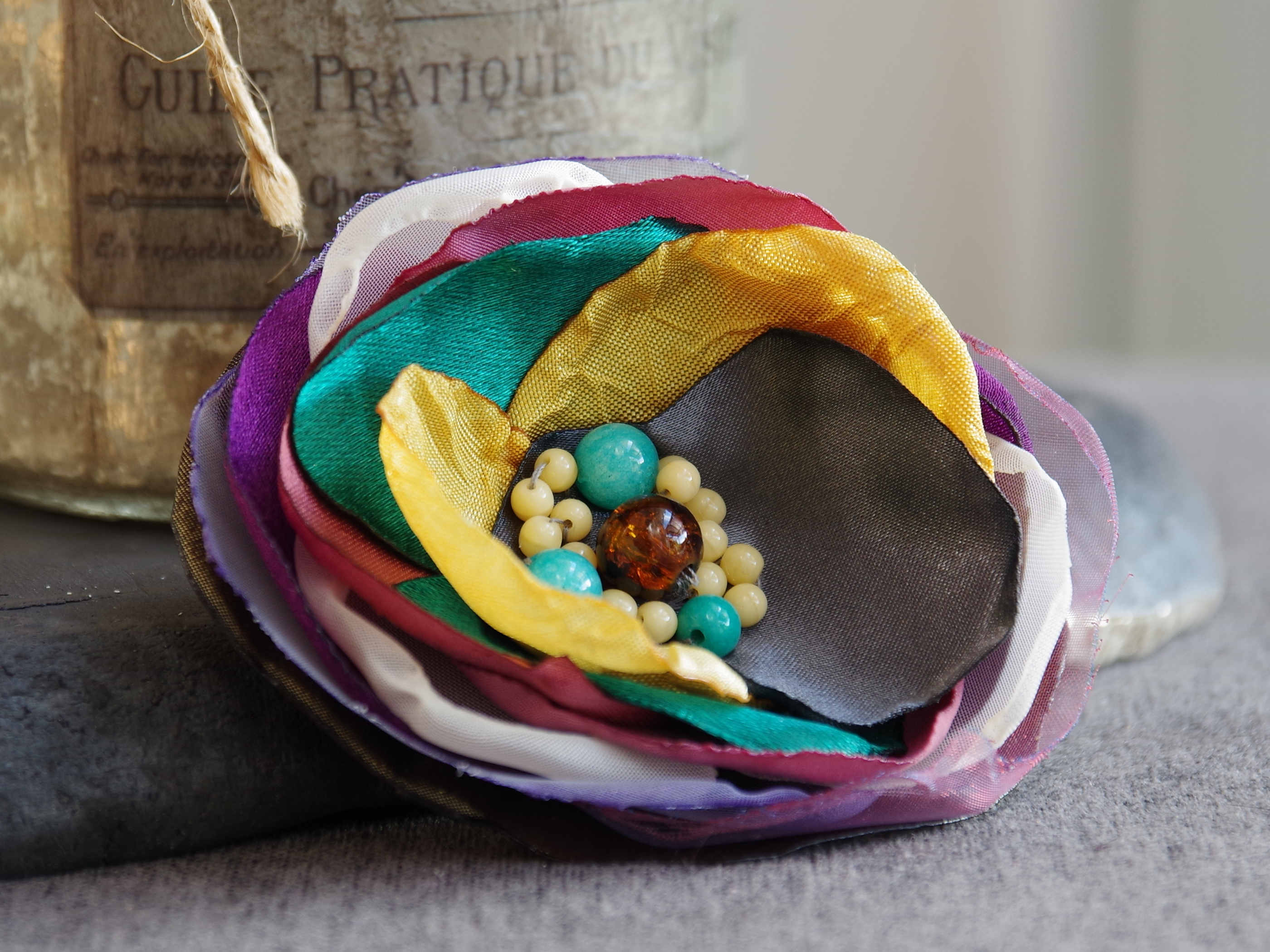 Kolorowa Broszka Elegancka przypinka kwiatek - Pracownia Rękodzieła Zolla zdjęcie 1