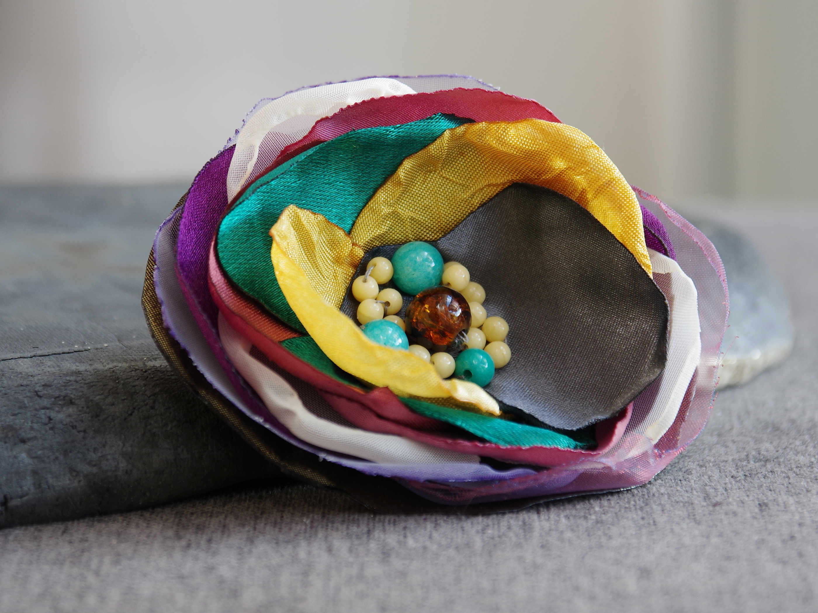 Kolorowa Broszka Elegancka przypinka kwiatek - Pracownia Rękodzieła Zolla zdjęcie 2