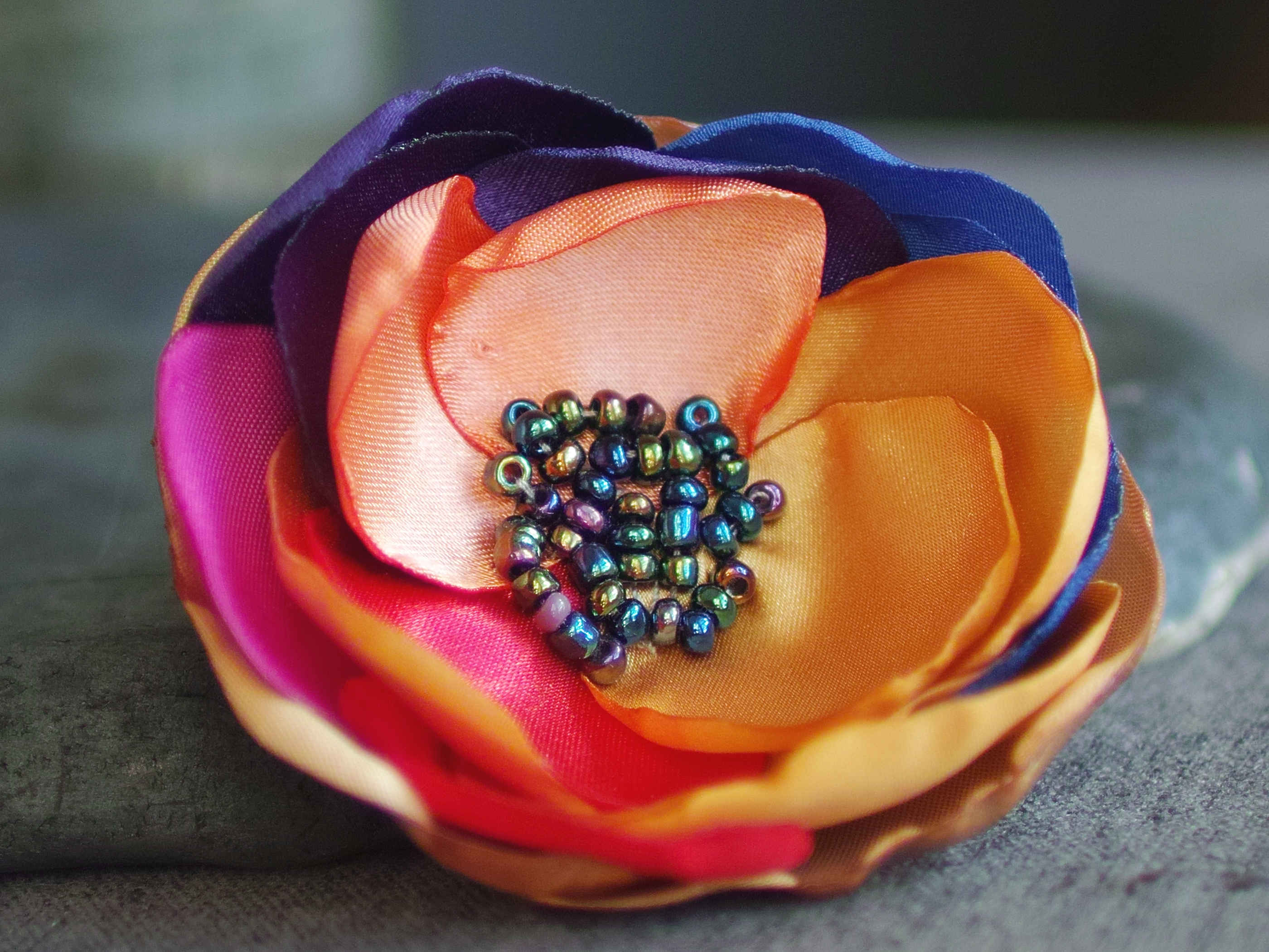 Broszka w Kształcie Kwiatu - Pracownia Rękodzieła Zolla zdjęcie 3