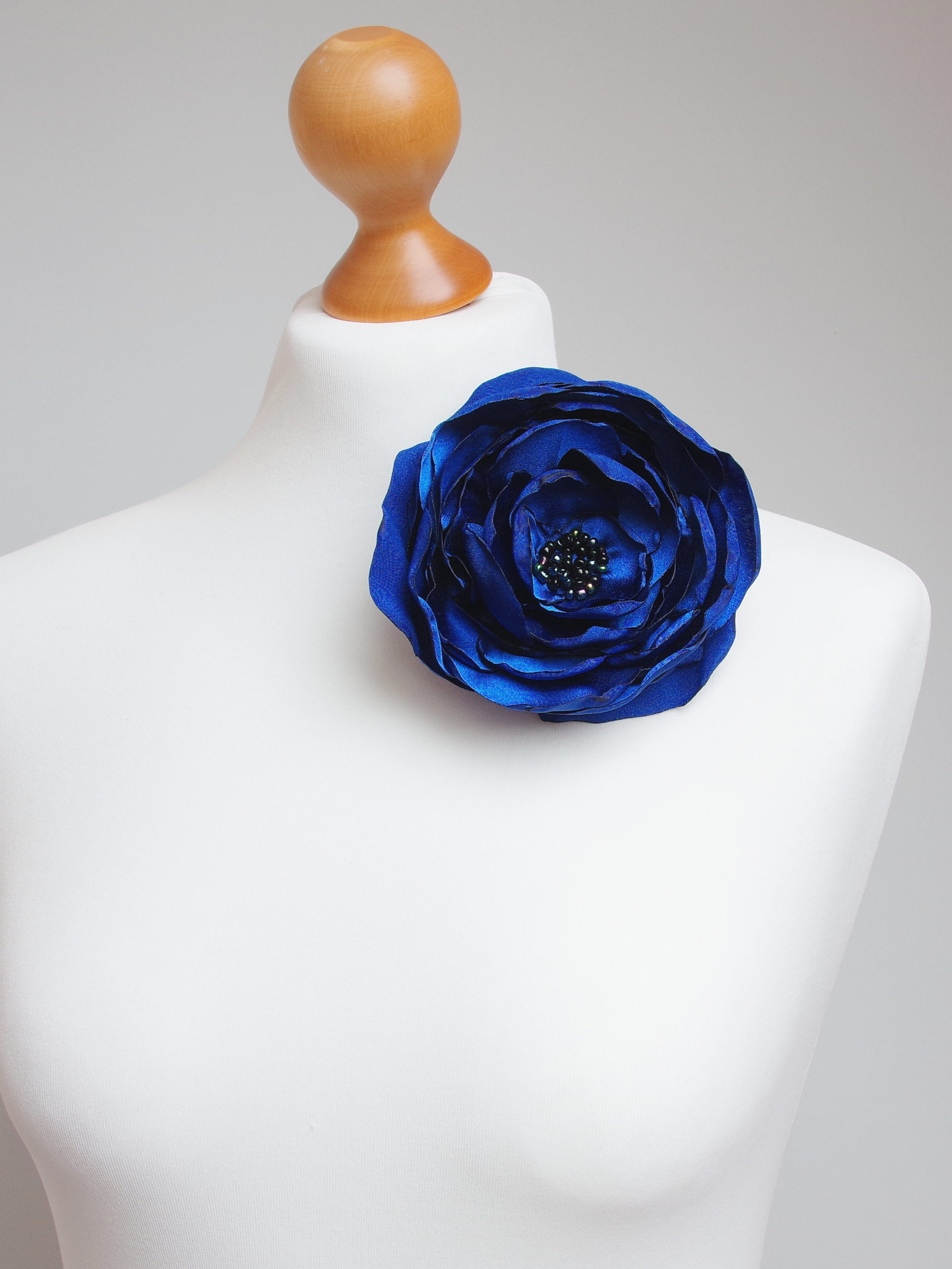 Broszka kwiat Elegancka przypinka broszki kwiatek -brodowa - Pracownia Rękodzieła Zolla zdjęcie 3