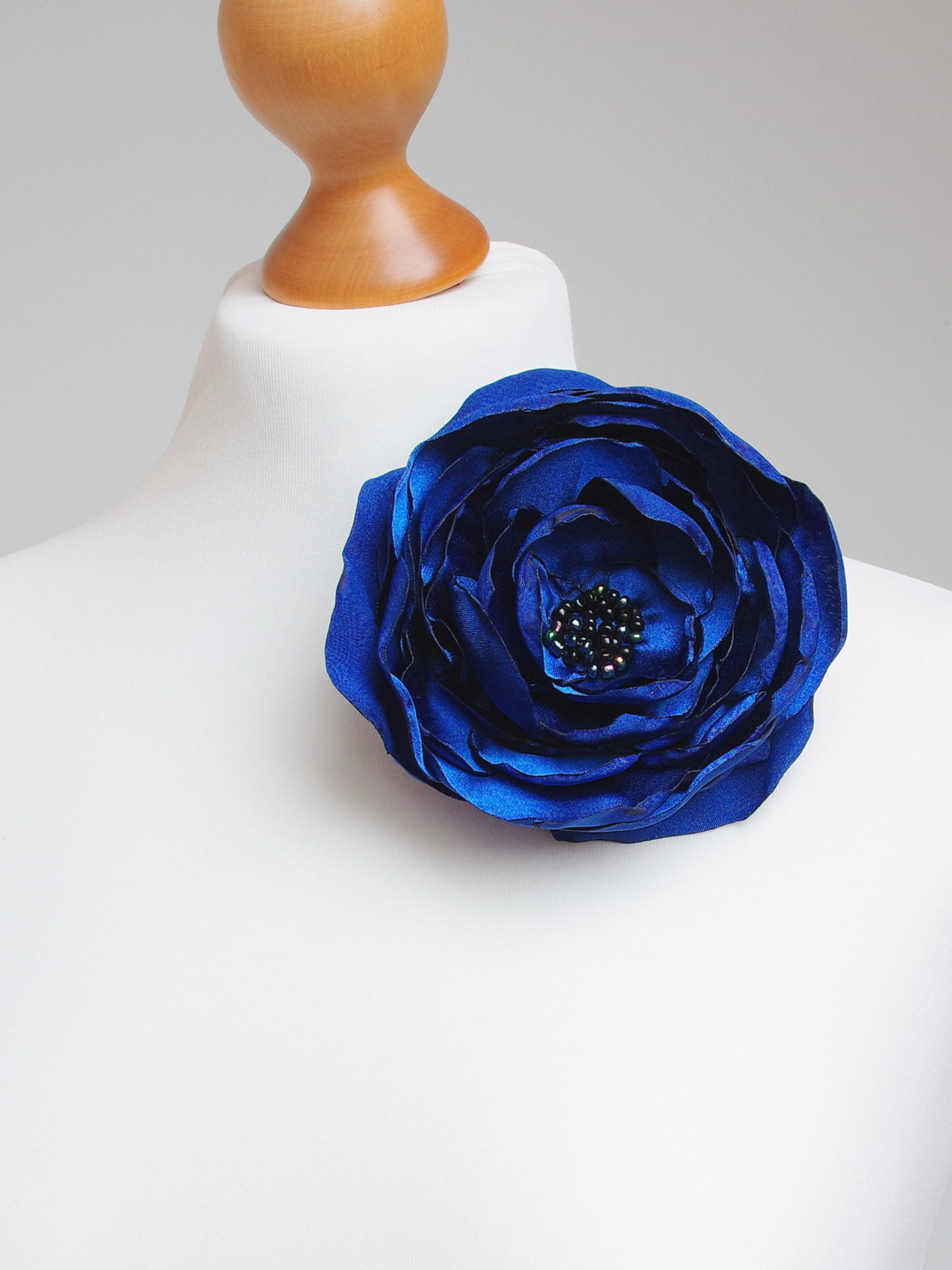 Broszka kwiat Elegancka przypinka broszki kwiatek -brodowa - Pracownia Rękodzieła Zolla zdjęcie 4