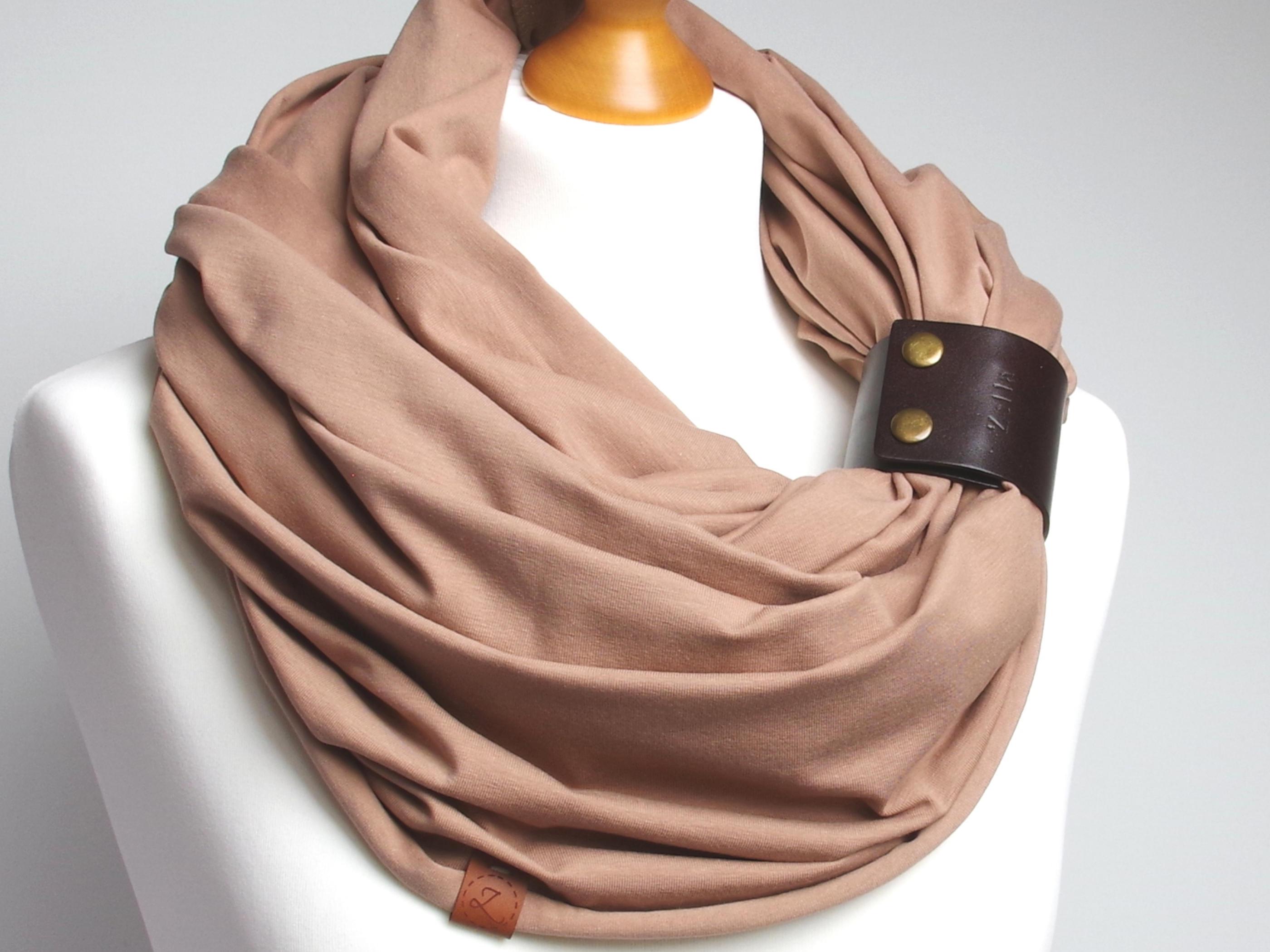 Komin bawełniany damski  tuba - beżowy z zapinką szeroką - Pracownia Rękodzieła Zolla zdjęcie 4