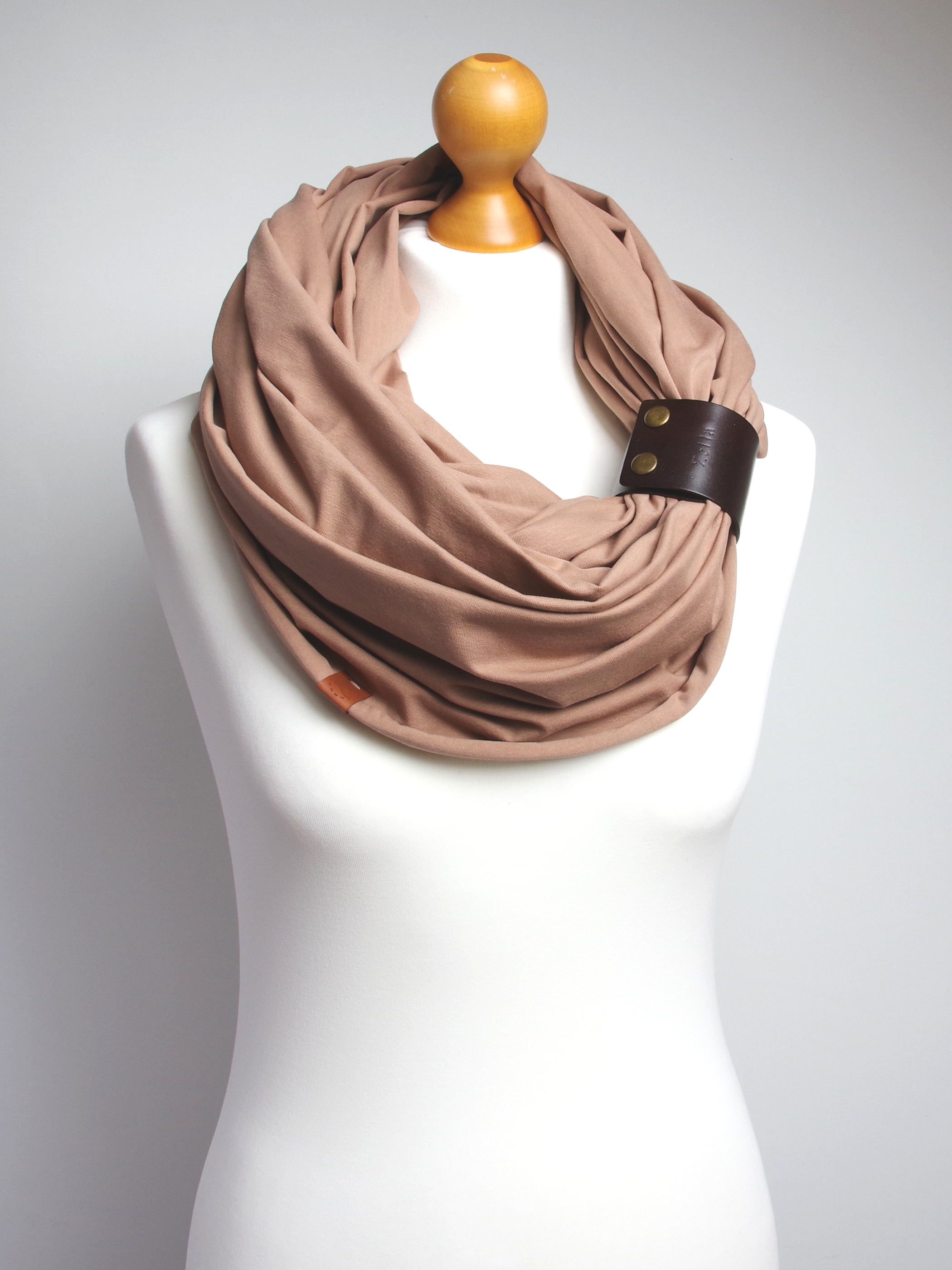 Komin bawełniany damski  tuba - beżowy z zapinką szeroką - Pracownia Rękodzieła Zolla zdjęcie 2