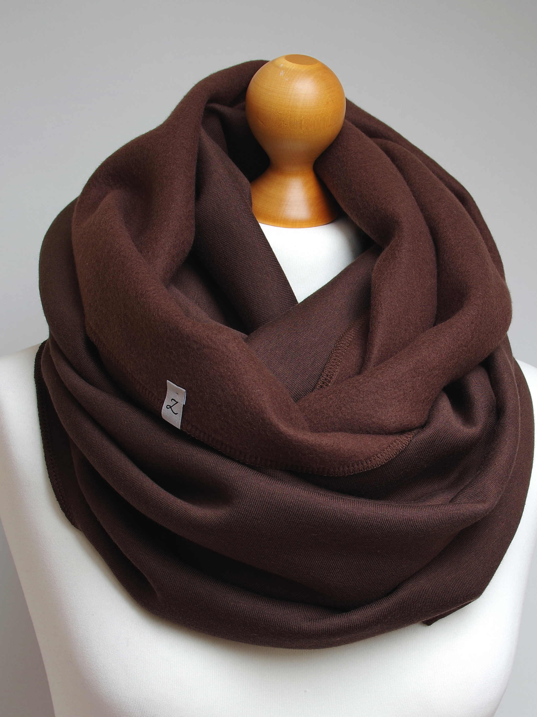 Zimowy ciepły komin damski - czekoladowy brąz z zapinką - Pracownia Rękodzieła Zolla zdjęcie 2