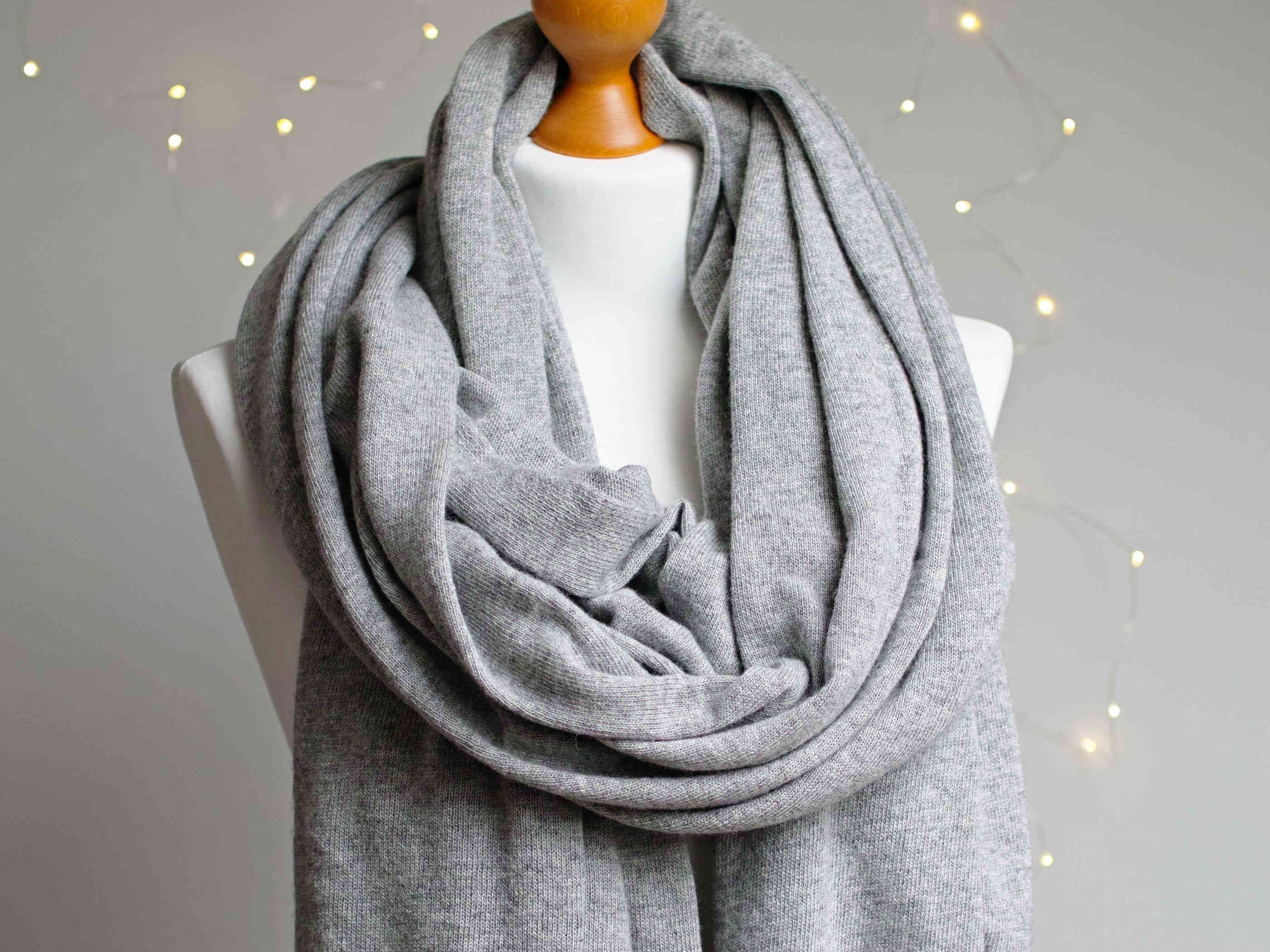 Wełniany Duży szal damski XL - jasno szary melanż  - Zojanka zdjęcie 3