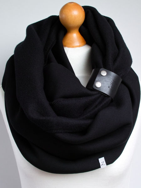 Zimowy komin damski - czarny z zapinką czarną 