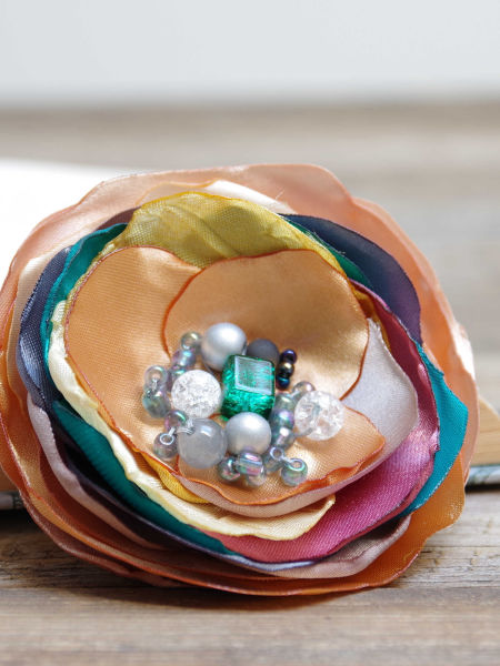 Broszka Elegancka przypinka kwiatek