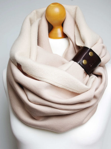 Zimowy ciepły komin damski - jasno beżowy z zapinką