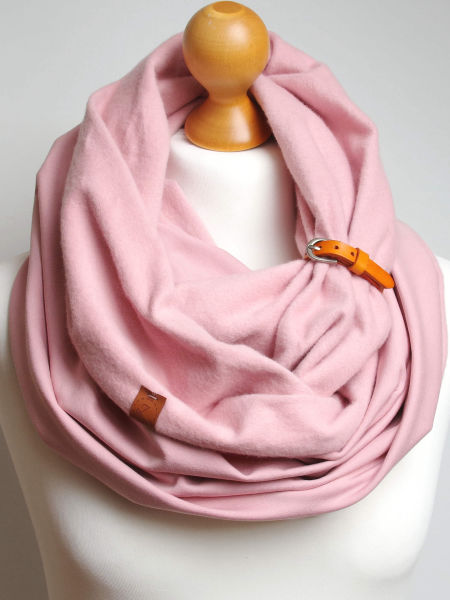 Zimowy ciepły komin damski - różowy  z zapinką