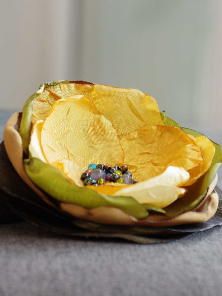 Elegancka broszka przypinka kwiatek 