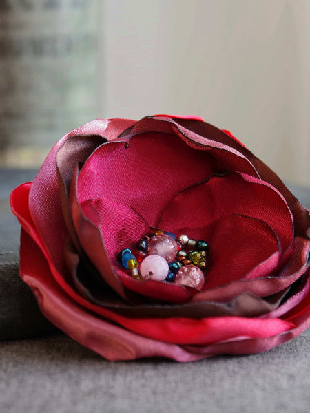 Elegancka broszka kwiatek przypinka