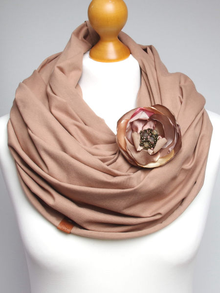 Komin szal bawełniany damski XL tuba - beżowy z broszką kwiat