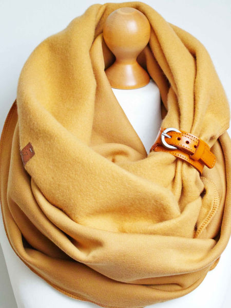 Zimowy komin damski - miodowy z zapinką