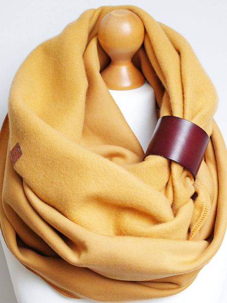 Zimowy komin damski - miodowy z zapinką